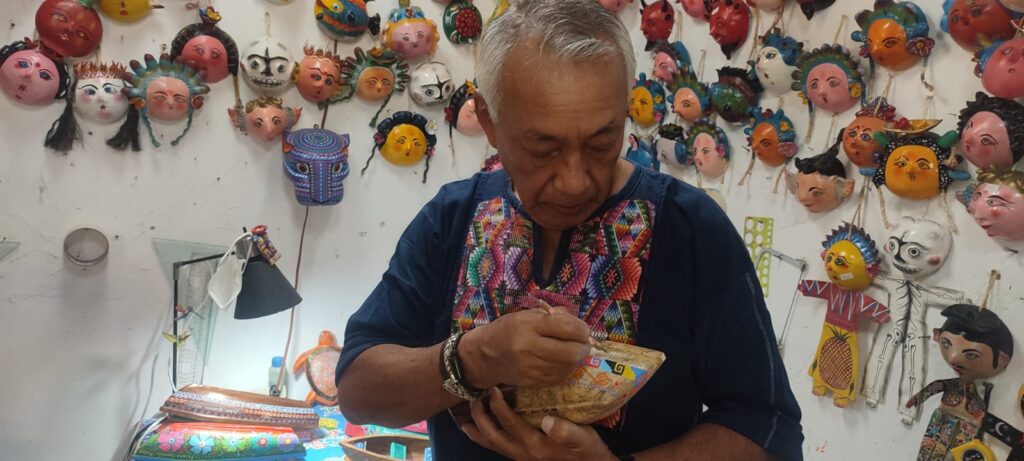 Artesanías zihuatanejenses son llevadas a la FITUR España