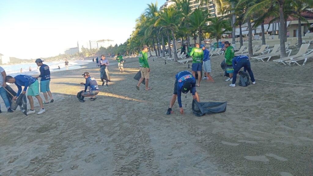 Servicios Públicos inicia el año redoblando esfuerzos en la limpieza de playas y otros puntos de la ciudad