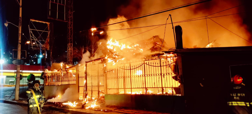 En Chilpancingo… “Se incendian” locales en el mercado BRLM y una marisquería; 2 hombres murieron calcinados