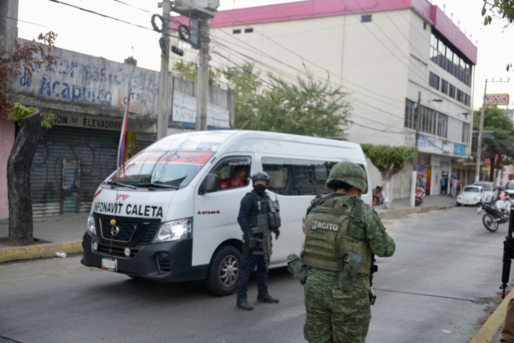 Matan a balazos a un chofer de urvan frente a los pasajeros, en Acapulco
