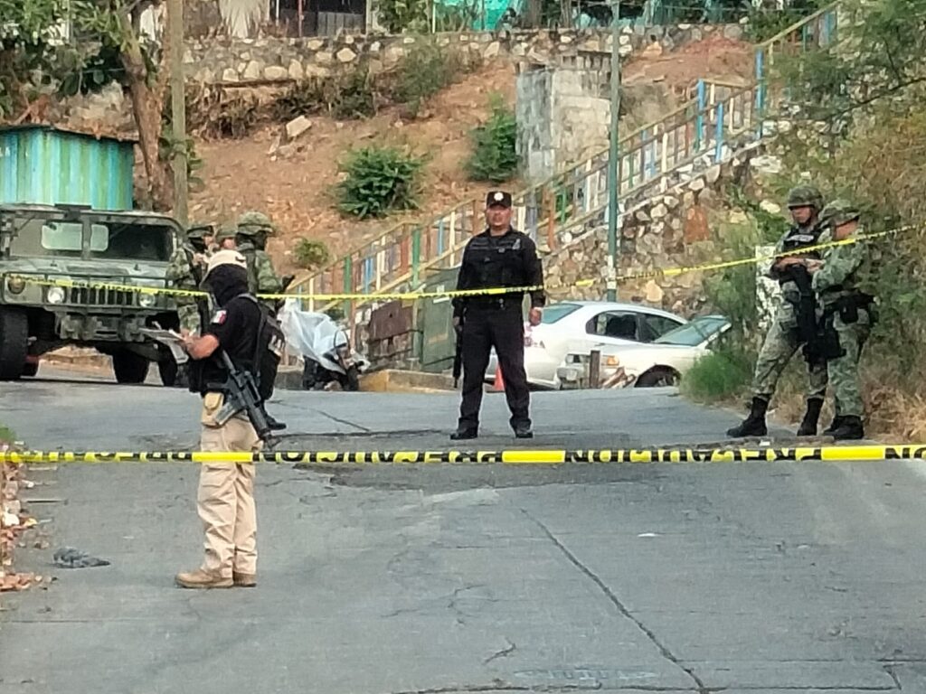 Amarrado de manos hacia la espalda… Dejan a un joven ejecutado con un balazo en la cara, en Acapulco