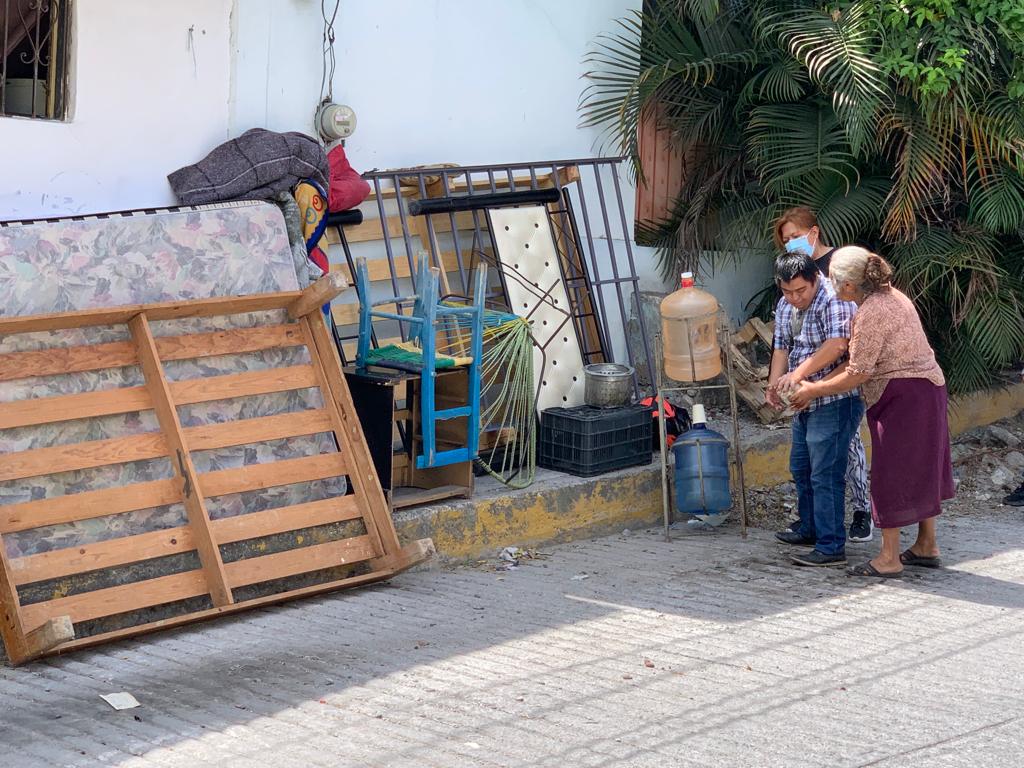 En Chilpancingo… Una mujer y sus dos hijos que padecen del síndrome de Down fueron echados a la calle
