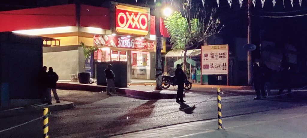 En Chilpancingo… Ejecutan de 4 balazos a un joven afuera de un OXXO