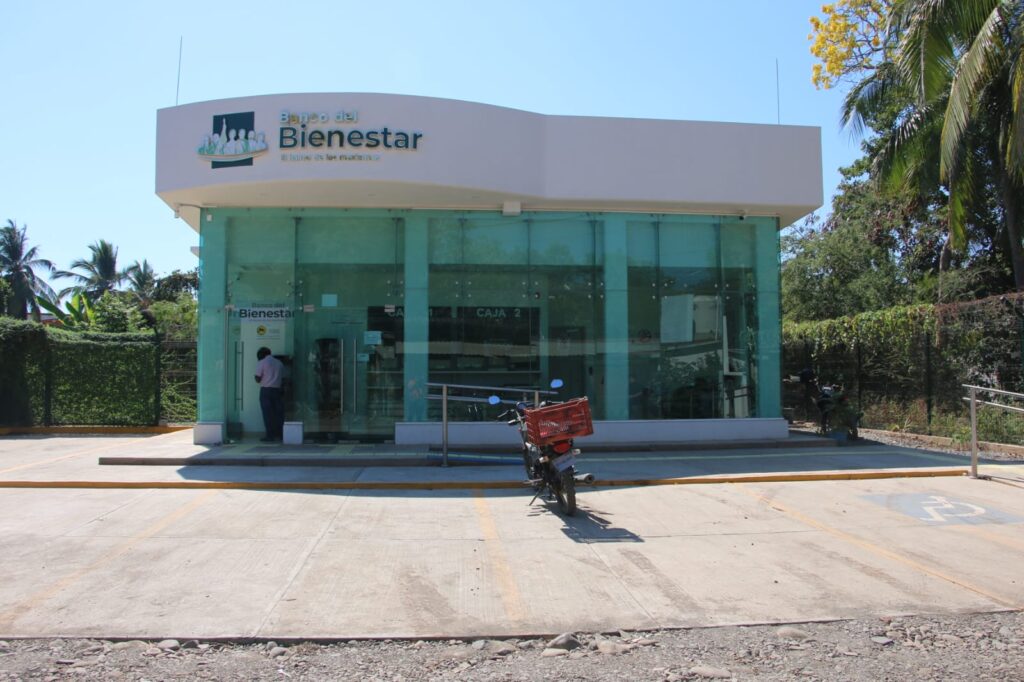 En Zihuatanejo… asaltan Banco del Bienestar y se lleva al menos un millón 200 mil pesos