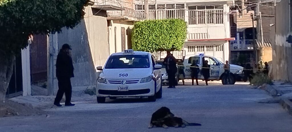 En Chilpancingo… Hallan a un taxista ejecutado con balazos en la cabeza en su unidad