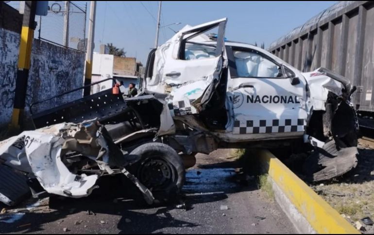 Choca patrulla de GN contra tren: 2 muertos y 4 lesionados, en Guanajuato