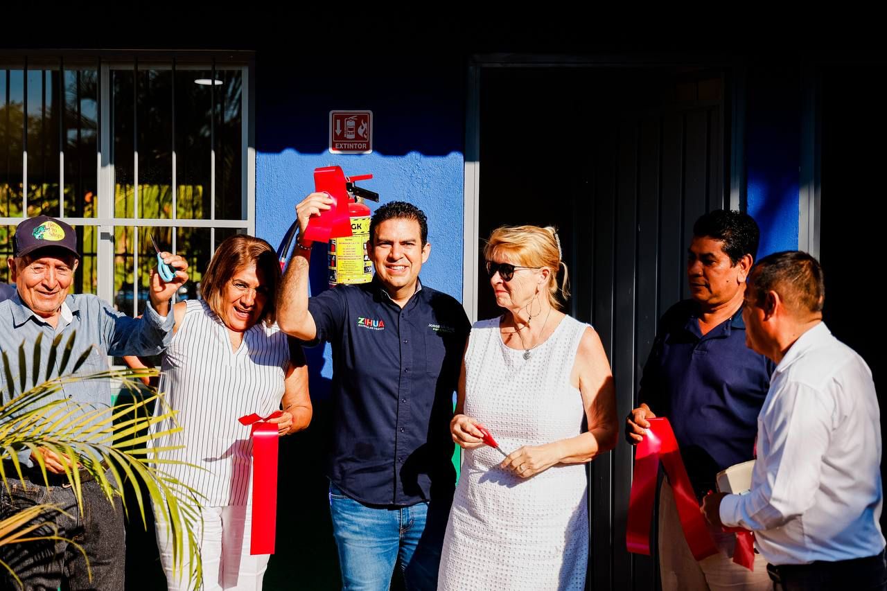 En gira de trabajo, alcalde Jorge Sánchez Allec cumple más compromisos con la educación