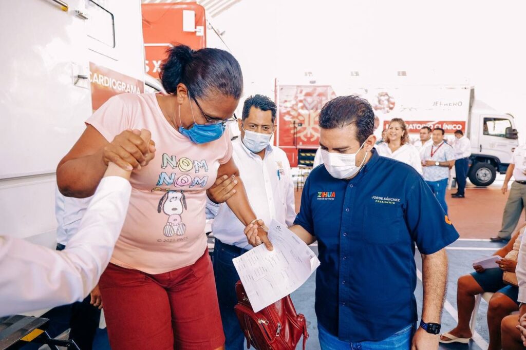 Gobiernos estatal y municipal coordinan esfuerzos en jornada de salud gratuita en Zihuatanejo