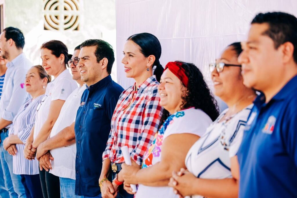 Más familias reciben apoyo del gobierno de Jorge Sánchez Allec para mejorar sus viviendas