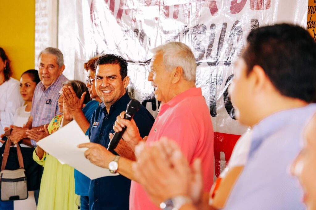 Campaña de salud visual “Ver Bien Zihua” del Ayuntamiento y DIF beneficia a maestros jubilados