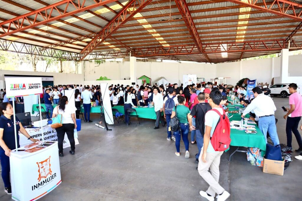 Gobierno del estado y de Zihuatanejo suman esfuerzos en Feria Nacional de Empleo de las Mujeres