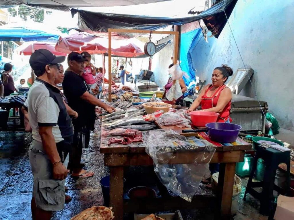 Confían que ventas de pescado repunten con la Semana Santa