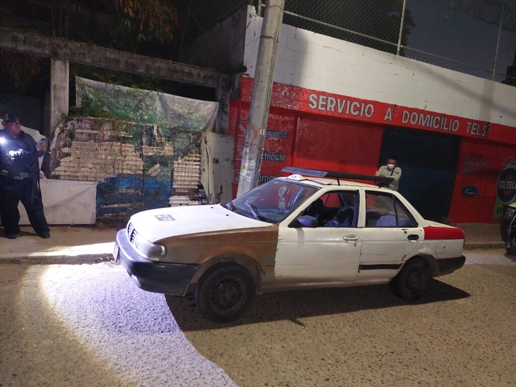 En Acapulco… Hallan putrefacto en la cajuela de taxi a un ejecutado con torniquete en el cuello
