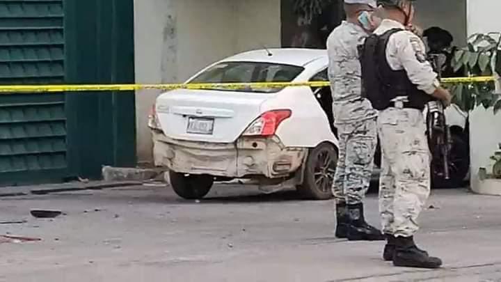En la puerta 3 del Campo Militar de Iguala… Atacan a balazos a una familia que iban en un auto; matan al padre, él conducía