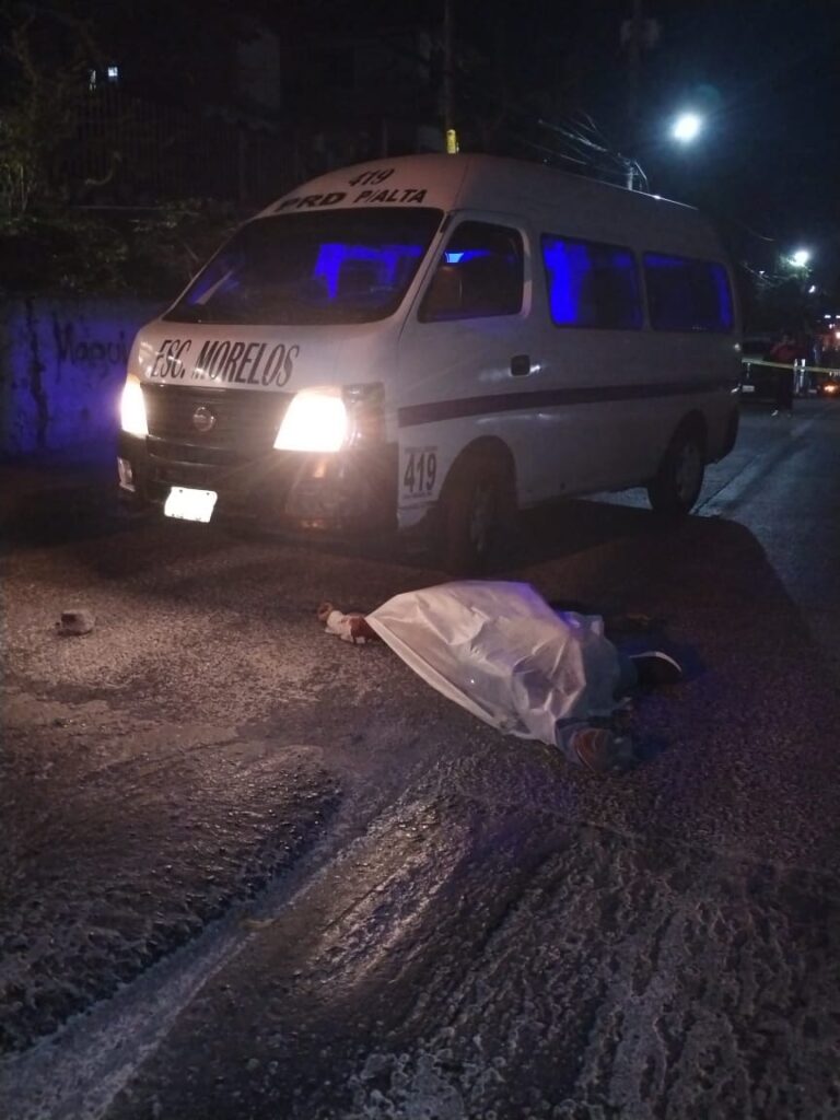 En Chilpancingo… Bajan y ejecutan a balazos a chófer de una urvan y hieren al copiloto