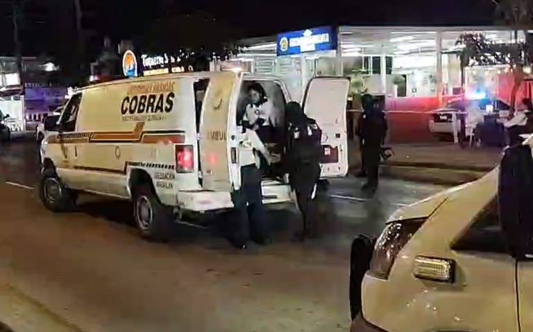 Hieren a tres canadienses durante balacera en taquería de Mazatlán, Sinaloa