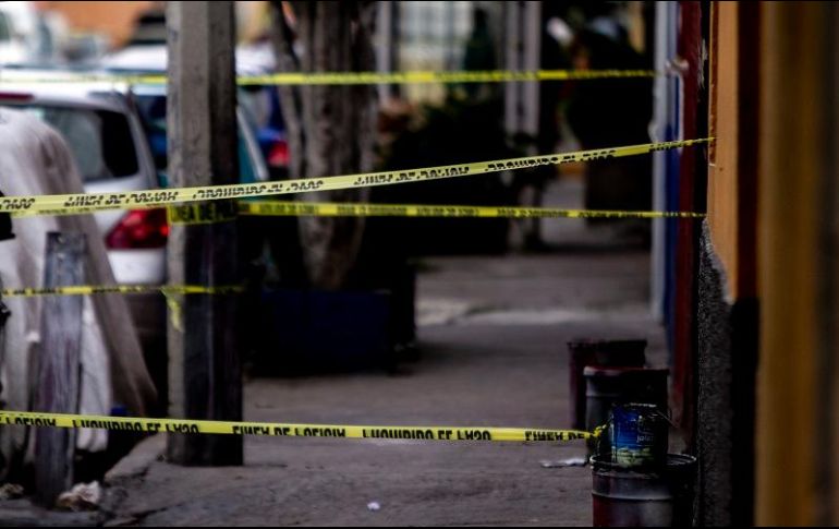 Hombre muere dentro de un auto en Puebla; se ahogó con su propia saliva