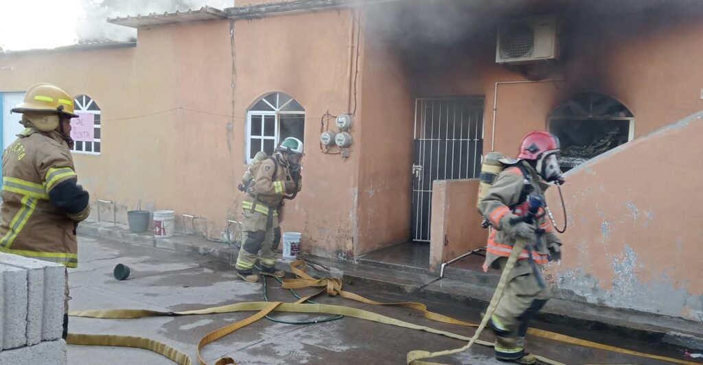 Se registra incendio habitacional en Petatlán