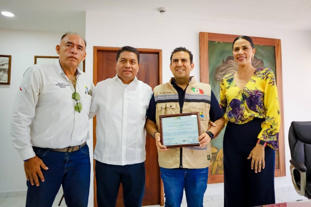 Gobierno de Zihuatanejo reconoce profesionalismo de ingenieros civiles de la Costa Grande
