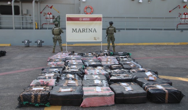 Marina asegura aproximadamente 2 mil kilogramos de presunta cocaína en las costas de Michoacán