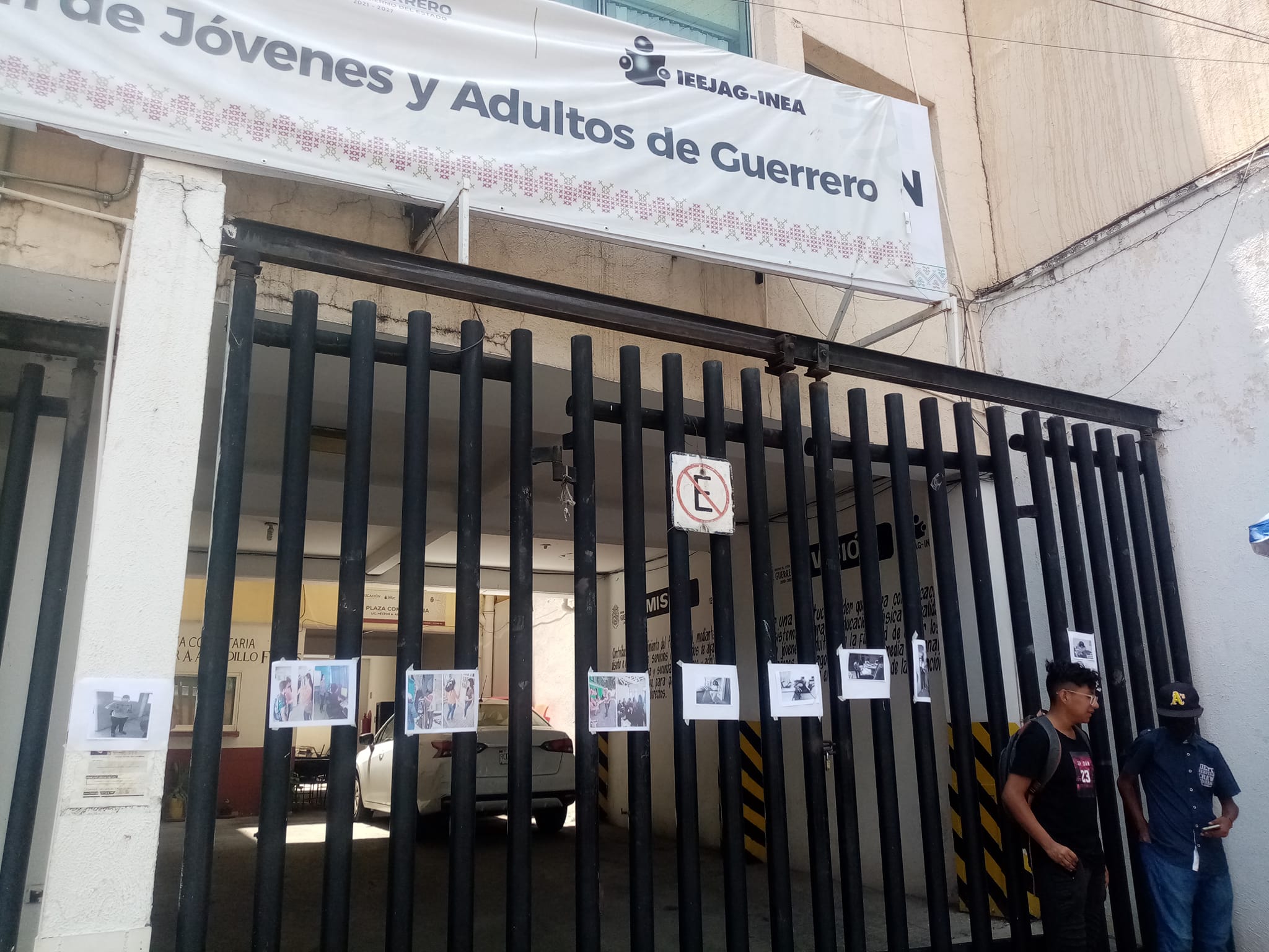 En Chilpancingo… Vuelven a protestar trabajadores del IEEJAG y piden cooperación voluntaria a transeúntes