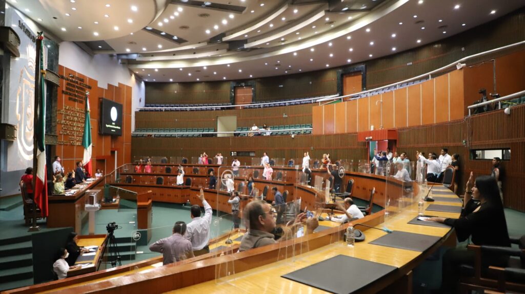 Álgido debate en el Congreso local; acusan de “misógino” a Jacinto González Varona