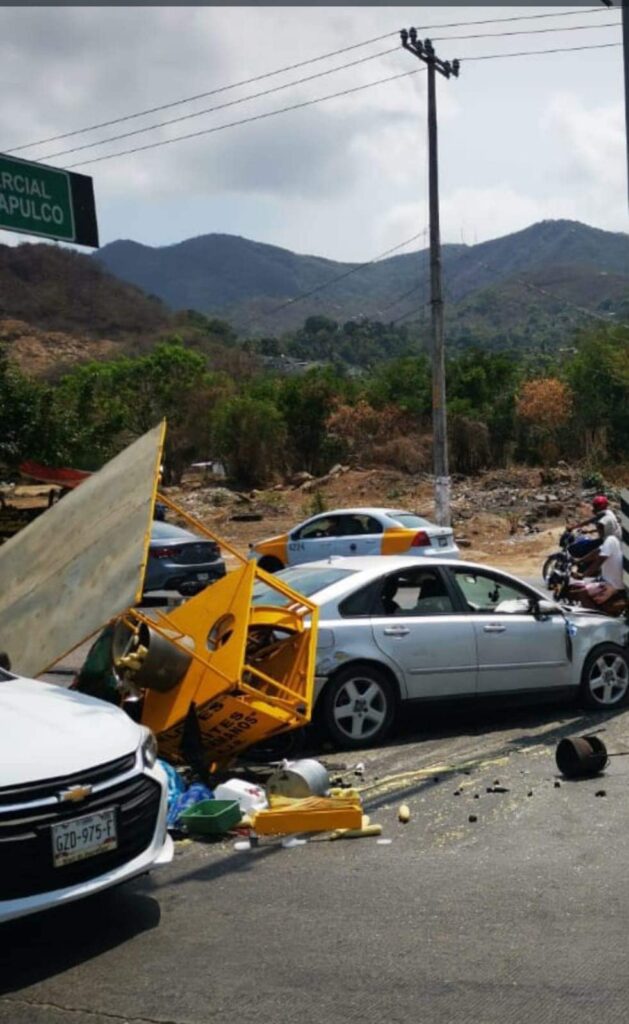 En Acapulco… Exigen castigo para conductor del Volvo que mató al niño vendedor de elotes