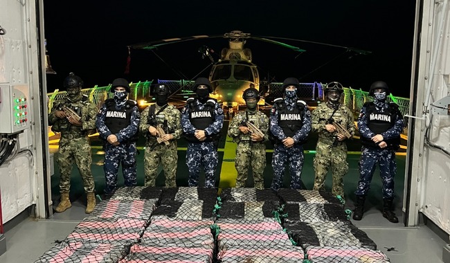 Personal de la Armada de México asegura aproximadamente 1,400 kilogramos de cocaína en costas de Lázaro Cárdenas, Michoacán