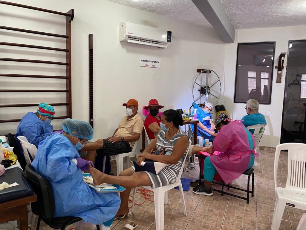 DIF Zihuatanejo realizó campaña de Podología
