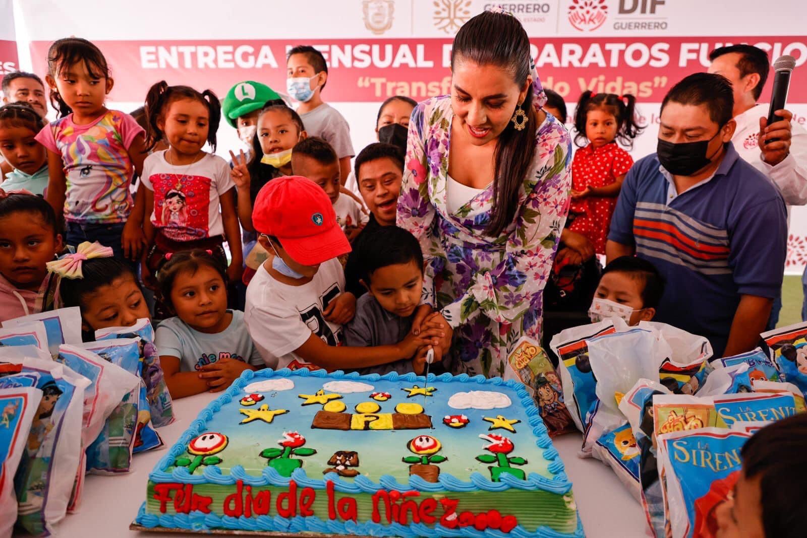 DIF Guerrero festeja a pacientes del CRIG con motivo del Día de la Niñez