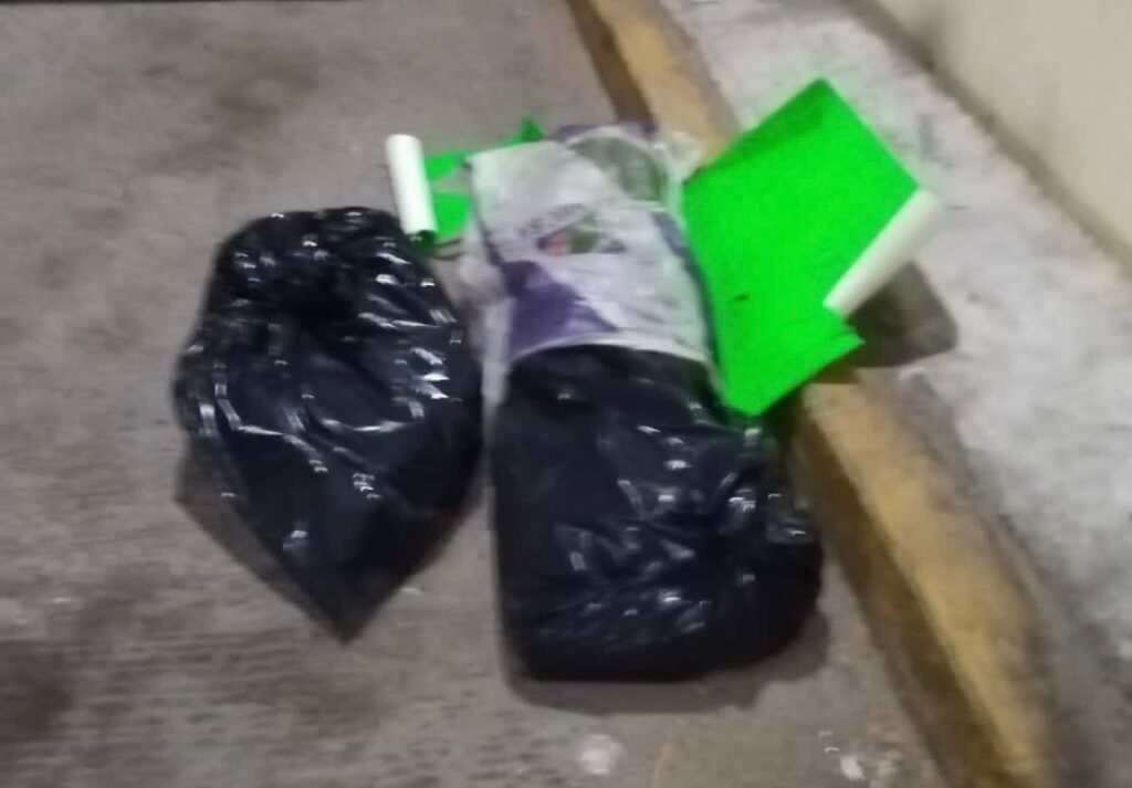 En La Sabana de Acapulco… Descuartizan a un hombre y sus restos los dejaron en bolsas con dos cartulinas