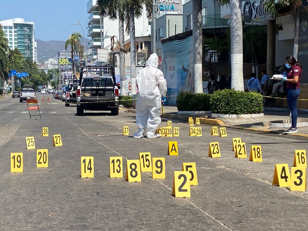 Ataques a balazos en dos bares dejan más de 10 heridos, en Acapulco