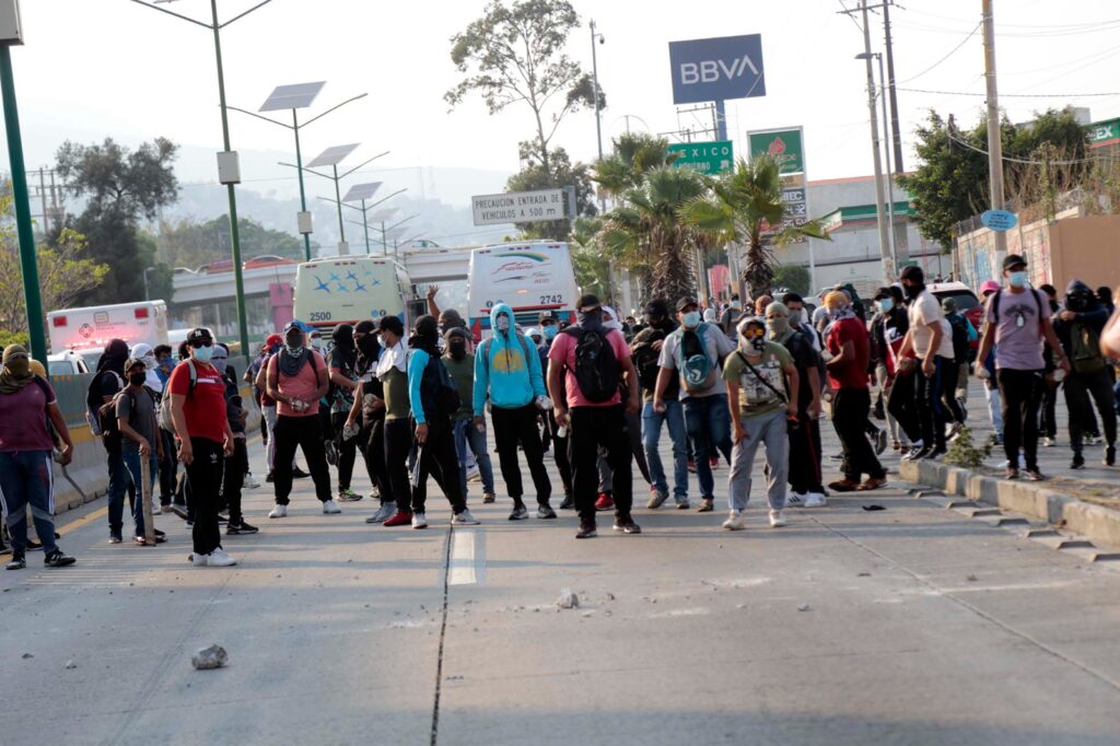 Confirma el secretario general de Gobierno: Los alumnos de cuarto grado de Ayotzinapa sí exigen pago de viaje y paquetes de graduación