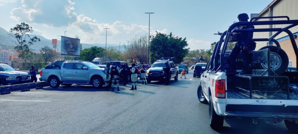 En Chilpancingo… Policías estatales y de la GN frustran robo de camioneta con mercancía, en Sam’s
