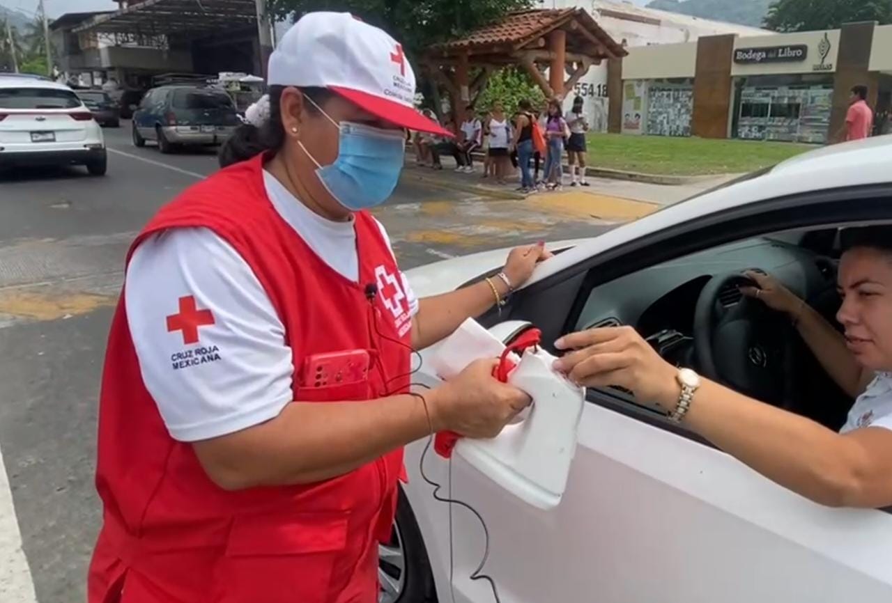 Turistas se suman a la colecta de Cruz Roja 