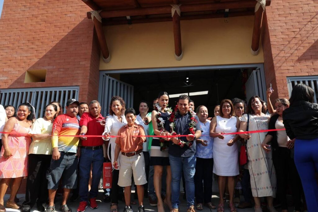 En emotivo evento, presidente Jorge Sánchez Allec inaugura mercado El Campesino de Zihuatanejo