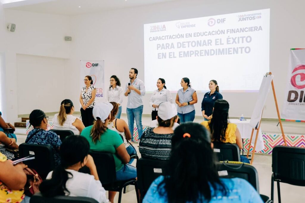 DIF Zihuatanejo inicia capacitación a 300 beneficiarias del programa “Mujer Emprende”