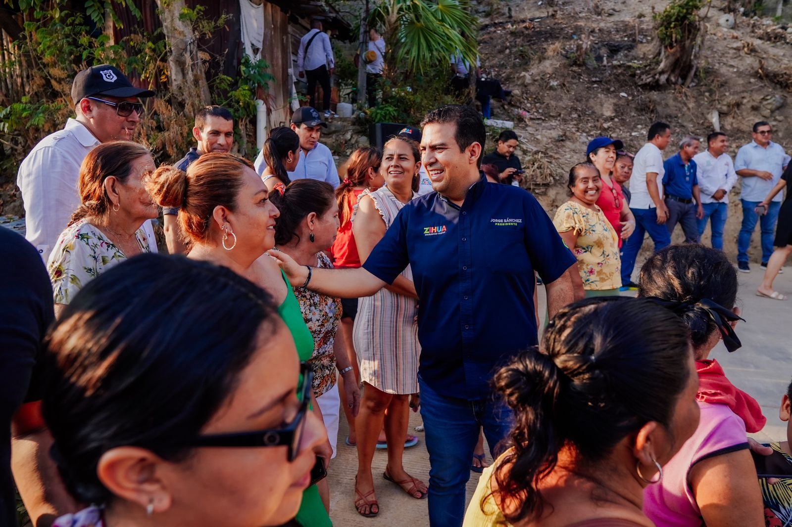 Presidente Jorge Sánchez Allec da inicio a construcción de andador Laureles en colonia Reforma