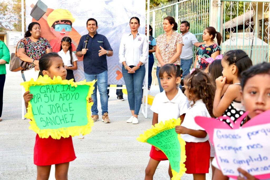 Presidente Jorge Sánchez Allec entrega calle pavimentada a familias de San Miguelito