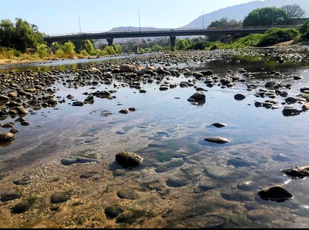 Atender quejas por saqueo en el río Atoyac, exigen