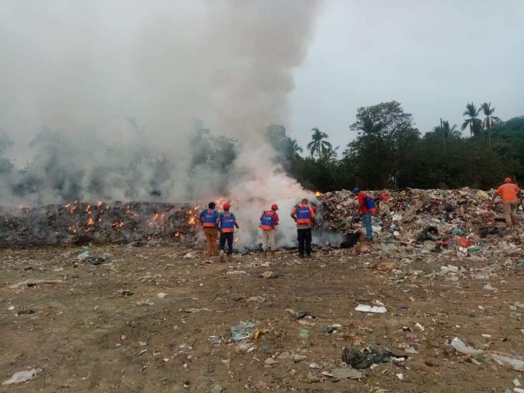 Reportan incendio del basurero de Atoyac