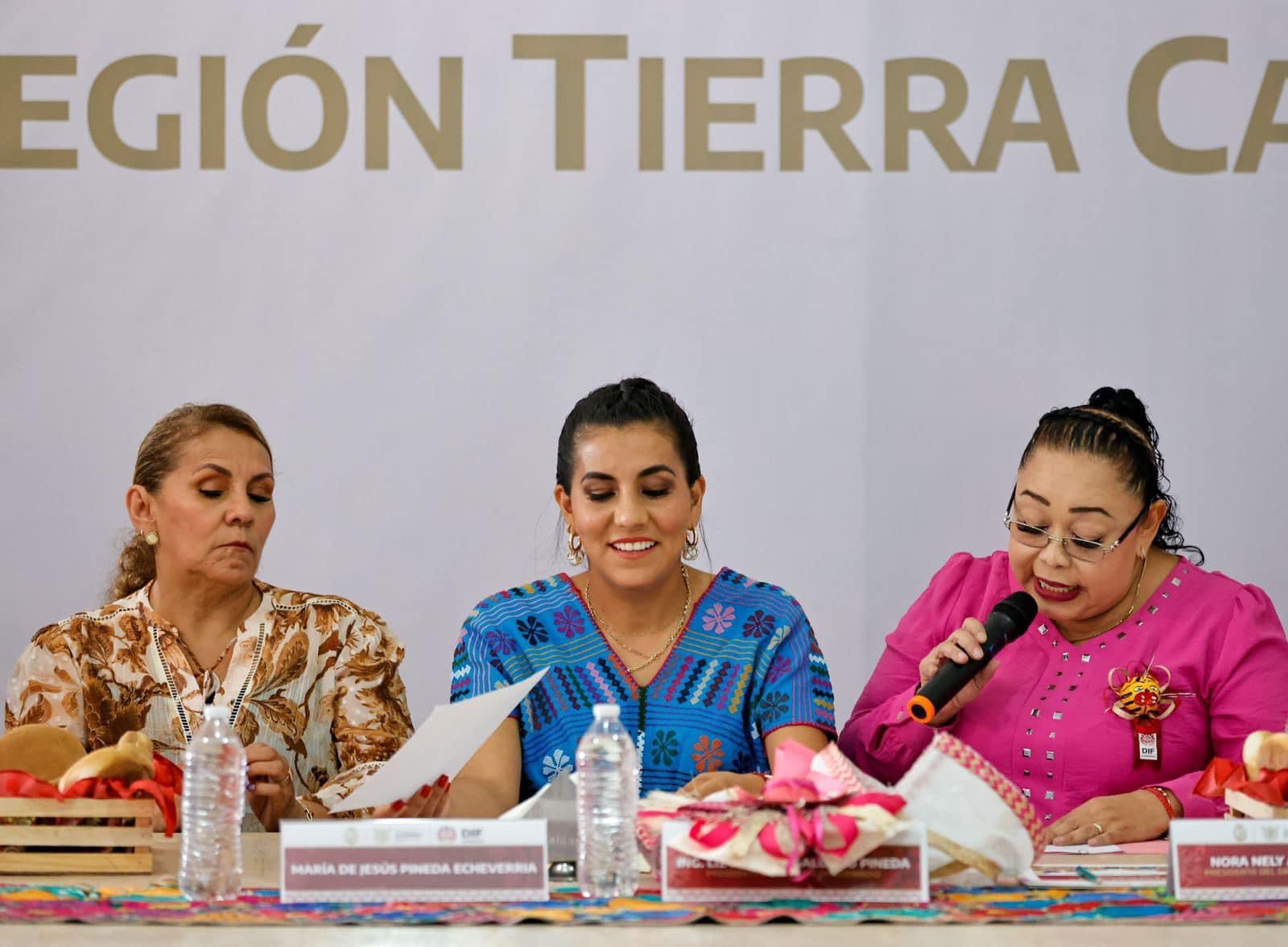 Constata Liz Salgado Pineda funcionamiento de los programas sociales 2023 del DIF Guerrero en la Tierra Caliente