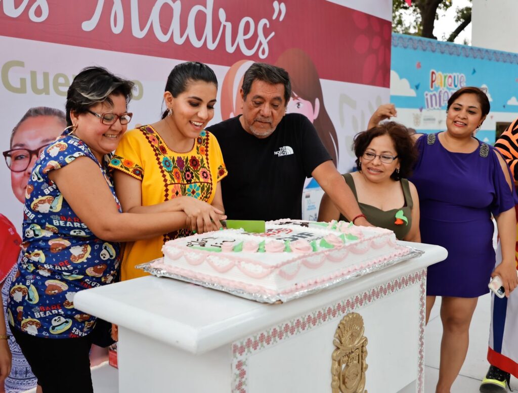 Dif guerrero realiza festejo en ciudad renacimiento de acapulco con motivo del día de la madre
