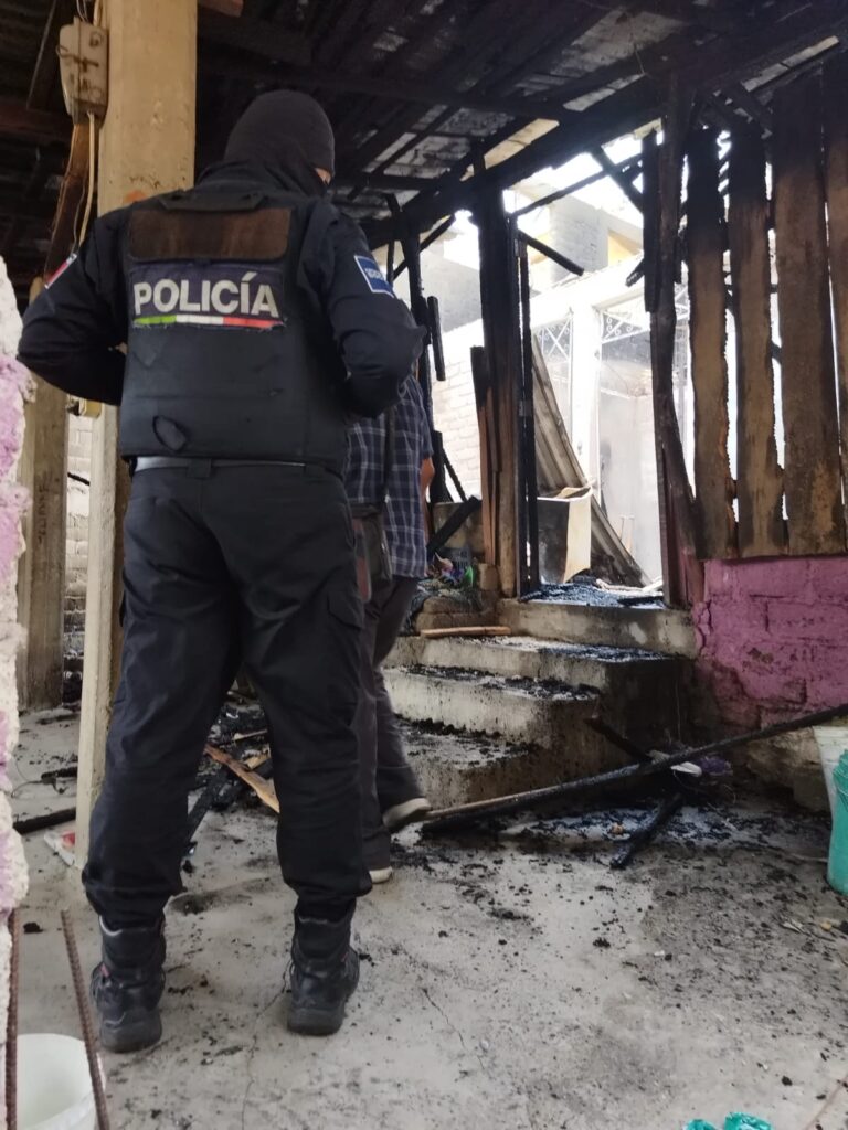 En Acapulco… Tras discutir con su esposa y agredir a su padre, prende fuego a su vivienda