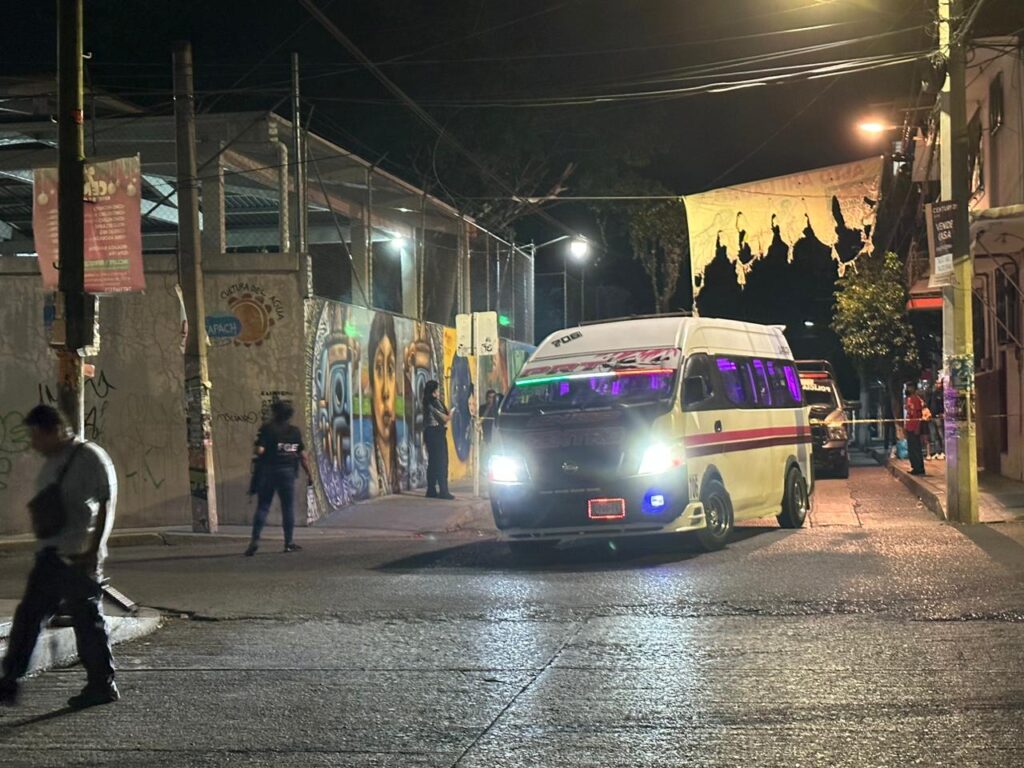 En otro ataque en Chilpancingo… Hieren a balazos a conductor de una Urvan del servicio público, a un lado de la ESFAID