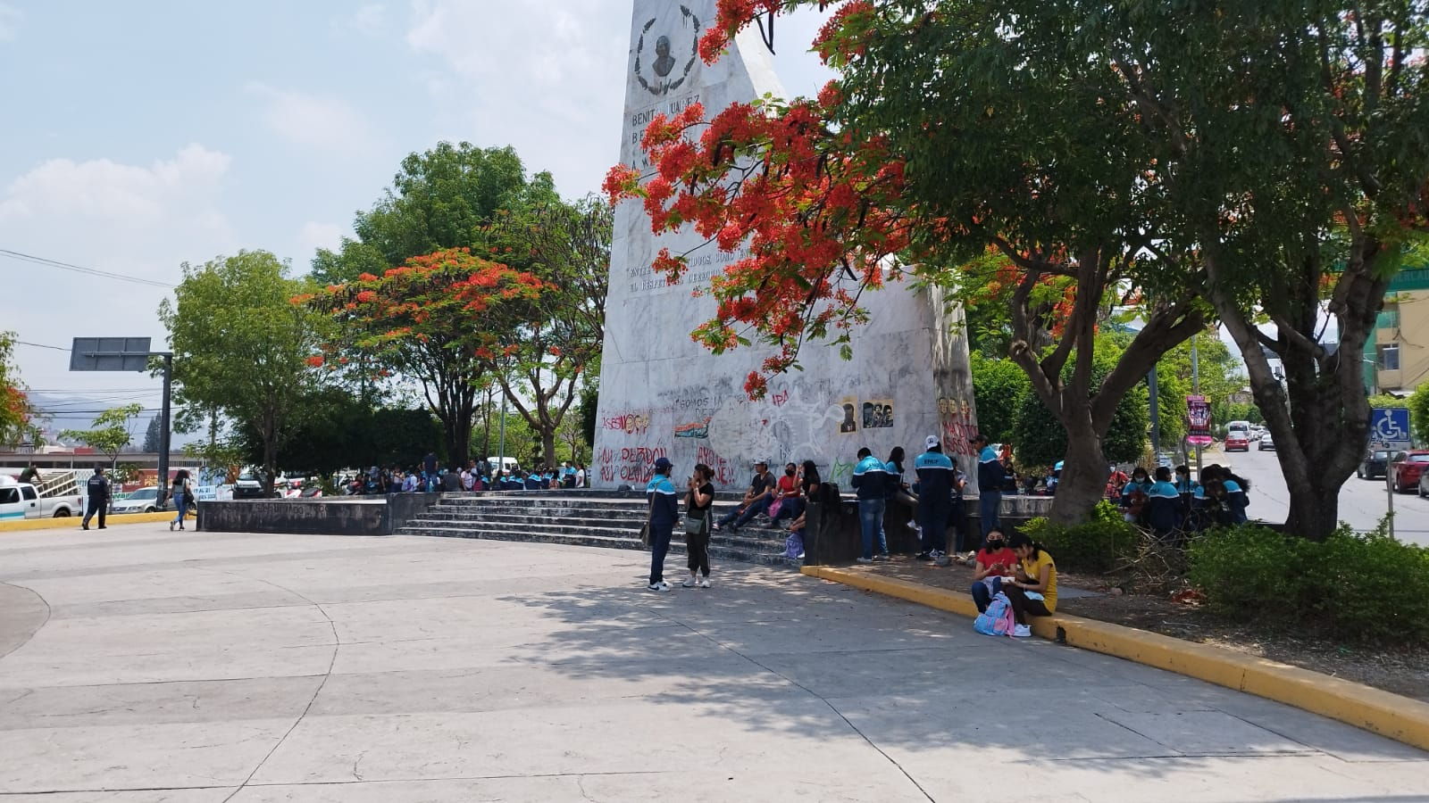 Alumnos de la Normal Urbana Federal se quejan de falta de apoyo de la SEG