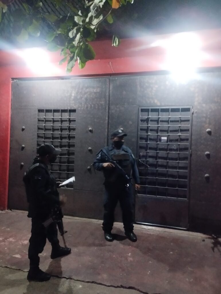 Ejecutan de 3 balazos en su casa a El Negro Torres ex camarógrafo de Telemundo, en Acapulco