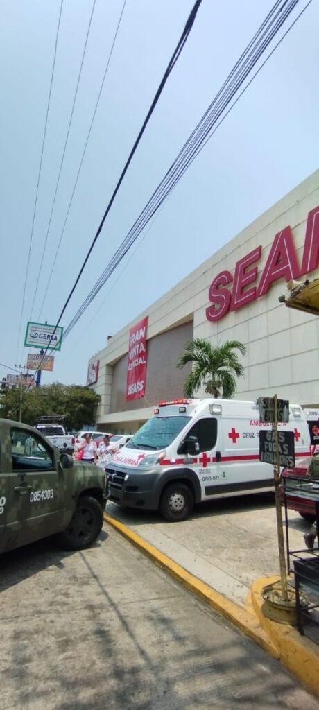 En Acapulco… Recibe un balazo en la cabeza, en el estacionamiento de tienda departamental