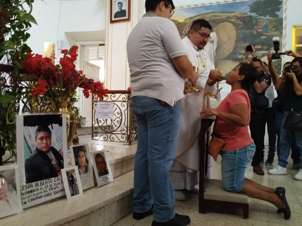 En Chilpancingo… No hay nada que festejar en Día de las Madres: cura en misa a mujeres con hijos desaparecidos