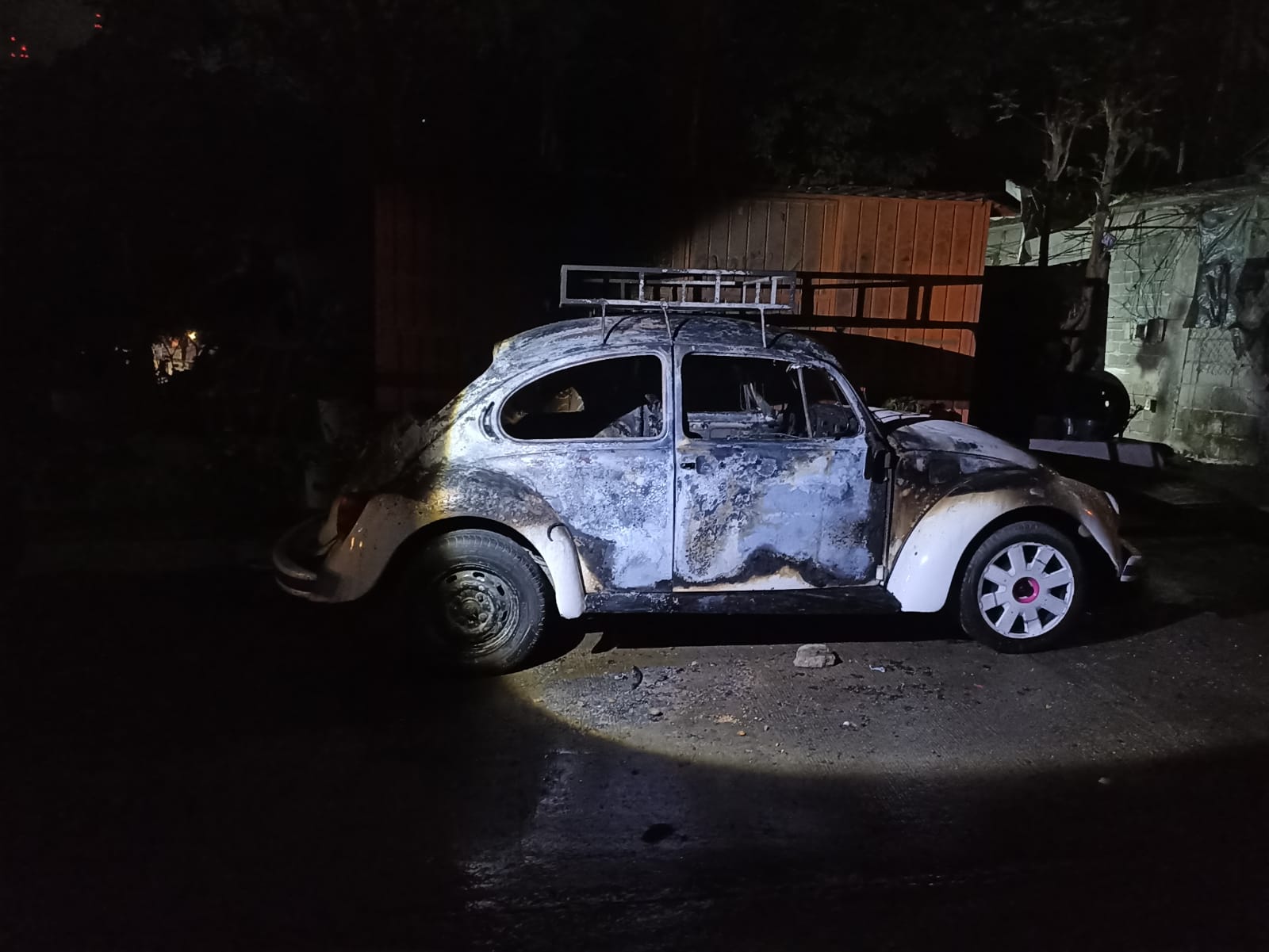 Sujetos armados incendian dos taxisde rutas alimentadoras, en Acapulco